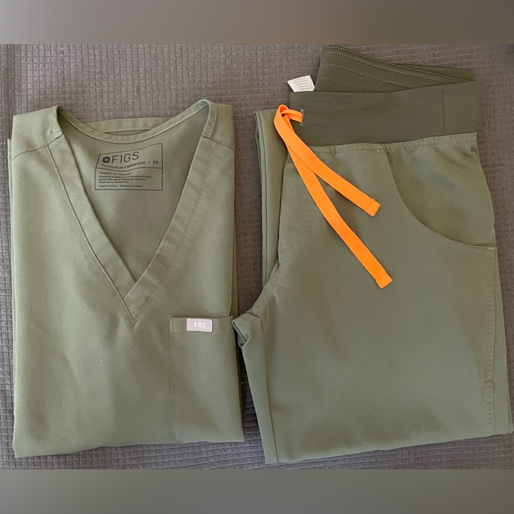 Figs Moss Kade XS and Moss Catarina XS